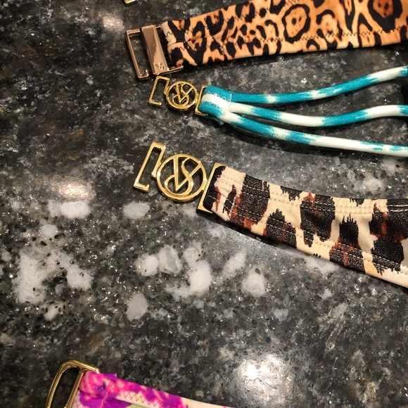 Victoria’s Secret bikini push up bombshell 36C and various bottoms exposure shot - Picture 13 of 15